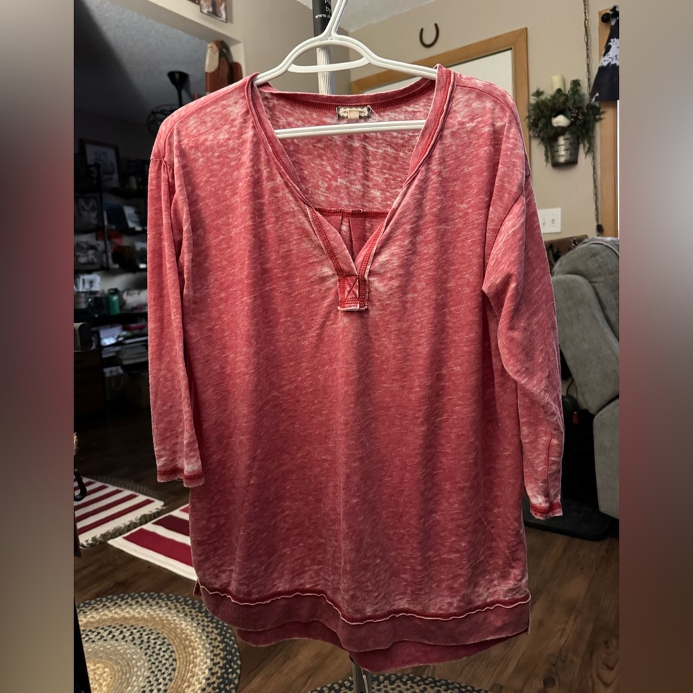 Eyeshadow Women's Red Long Sleeve Top